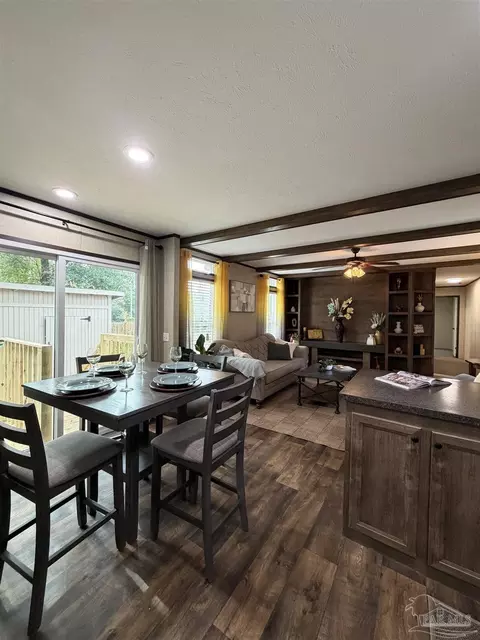 Dining - 6225 Goliath Rd, Milton, FL 32583 photo 3 of 6