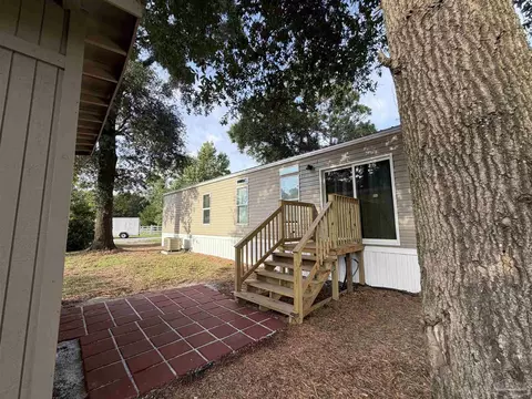 Exterior - 6225 Goliath Rd, Milton, FL 32583 photo 2 of 6