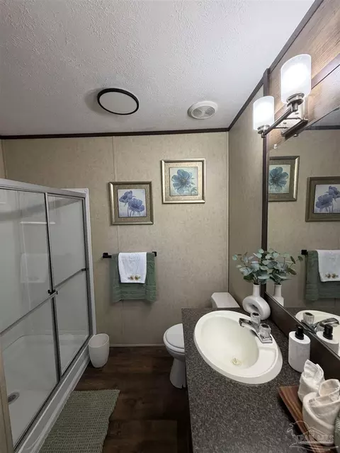 Bath - 6225 Goliath Rd, Milton, FL 32583 photo 3 of 11