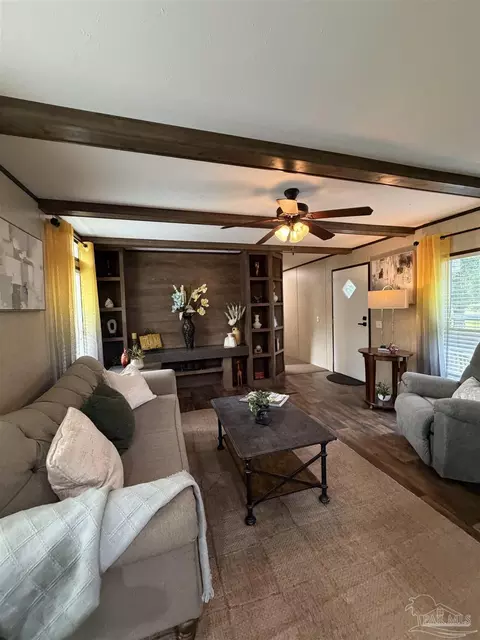 Living - 6225 Goliath Rd, Milton, FL 32583 photo 4 of 6