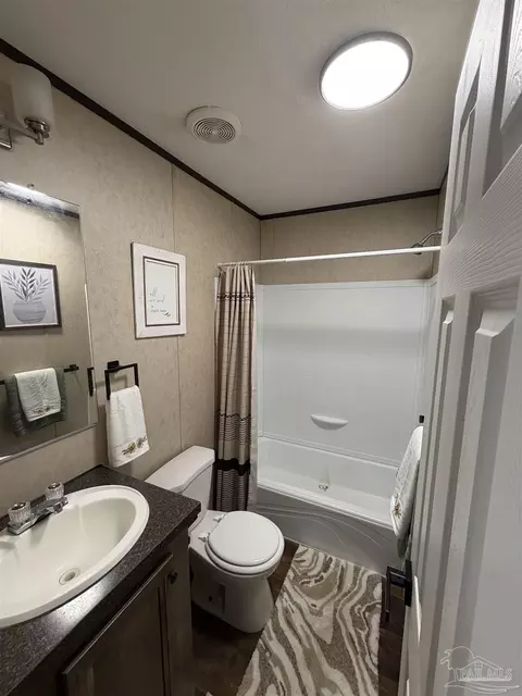 Bath - 6225 Goliath Rd, Milton, FL 32583 photo 6 of 11