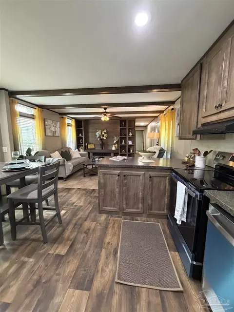 Kitchen - 6225 Goliath Rd, Milton, FL 32583 photo 1 of 10
