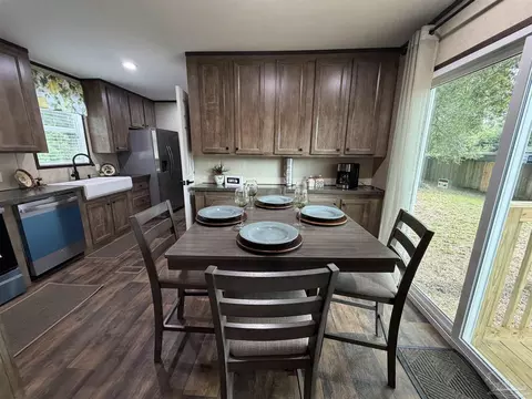 Dining - 6225 Goliath Rd, Milton, FL 32583 photo 4 of 6