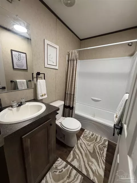 Bath - 6225 Goliath Rd, Milton, FL 32583 photo 8 of 11