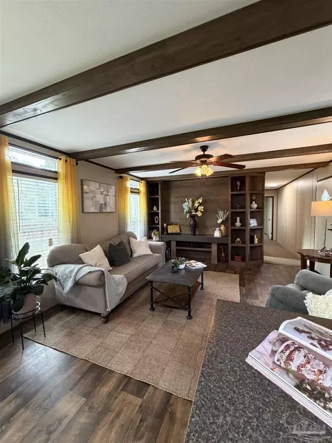 Living - 6225 Goliath Rd, Milton, FL 32583 photo 2 of 6