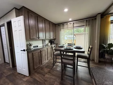 Dining - 6225 Goliath Rd, Milton, FL 32583 photo 6 of 6
