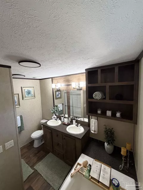 Bath - 6225 Goliath Rd, Milton, FL 32583 photo 2 of 11