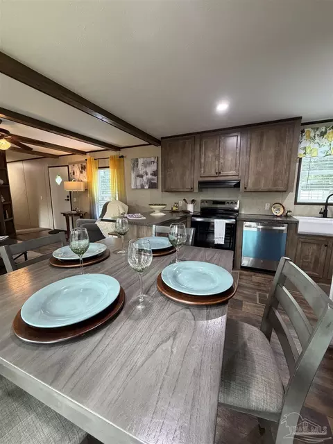 Dining - 6225 Goliath Rd, Milton, FL 32583 photo 2 of 6