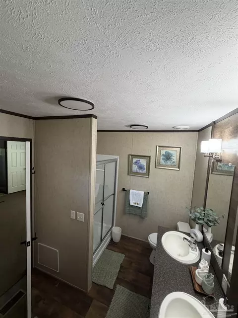 Bath - 6225 Goliath Rd, Milton, FL 32583 photo 5 of 11