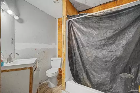 Bath - 197 Hudson St, Crestview, FL 32536 photo 1 of 1