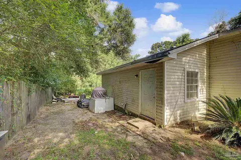 Exterior - 197 Hudson St, Crestview, FL 32536 photo 6 of 7
