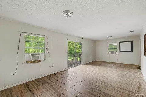 Living - 197 Hudson St, Crestview, FL 32536 photo 7 of 7