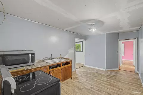 Kitchen - 197 Hudson St, Crestview, FL 32536 photo 1 of 1