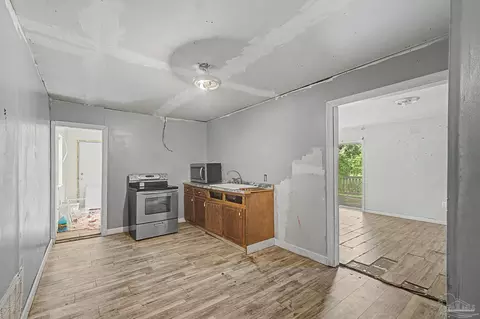 Entry Way - 197 Hudson St, Crestview, FL 32536 photo 2 of 2