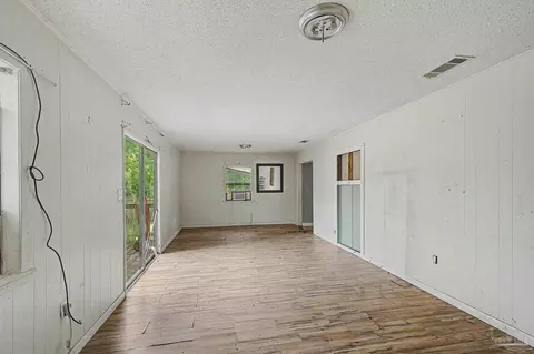 Living - 197 Hudson St, Crestview, FL 32536 photo 6 of 7