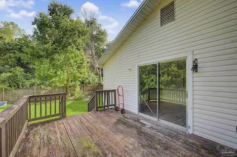 Exterior - 197 Hudson St, Crestview, FL 32536 photo 3 of 7