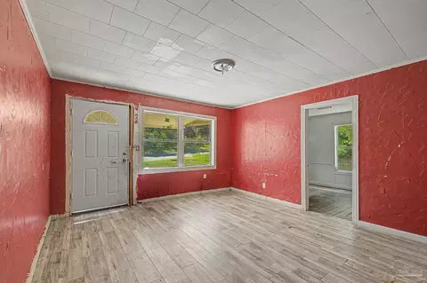 Living - 197 Hudson St, Crestview, FL 32536 photo 1 of 7