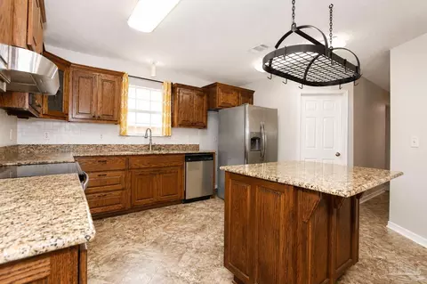 Kitchen - 5938 Herlong Dr, Milton, FL 32570 photo 3 of 4