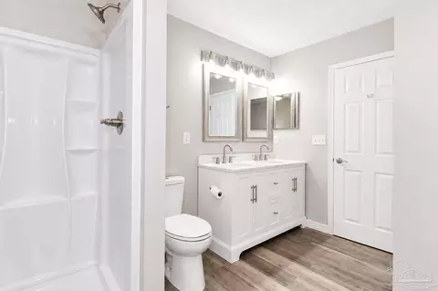 Bath - 5938 Herlong Dr, Milton, FL 32570 photo 3 of 4