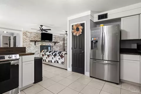 Kitchen - 5012 Beck Ave, Jay, FL 32565 photo 6 of 8