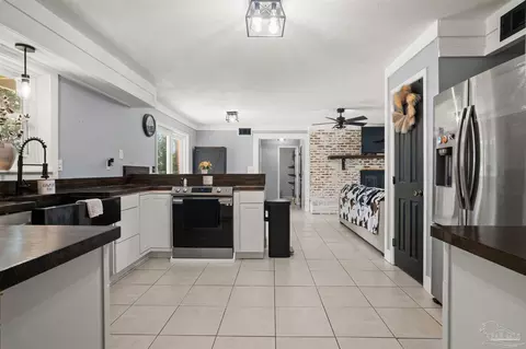 Kitchen - 5012 Beck Ave, Jay, FL 32565 photo 7 of 8