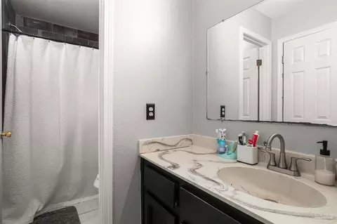 Bath - 5012 Beck Ave, Jay, FL 32565 photo 3 of 5