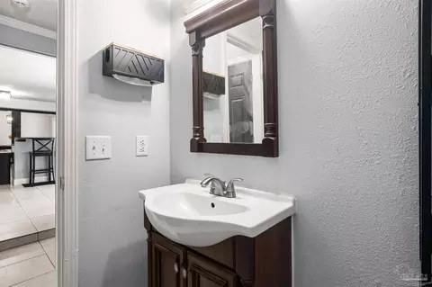Bath - 5012 Beck Ave, Jay, FL 32565 photo 5 of 5