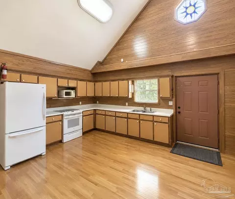 Kitchen - 5373 Fireside Ln, Milton, FL 32583 photo 1 of 3