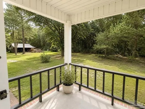 Exterior - 5373 Fireside Ln, Milton, FL 32583 photo 5 of 11