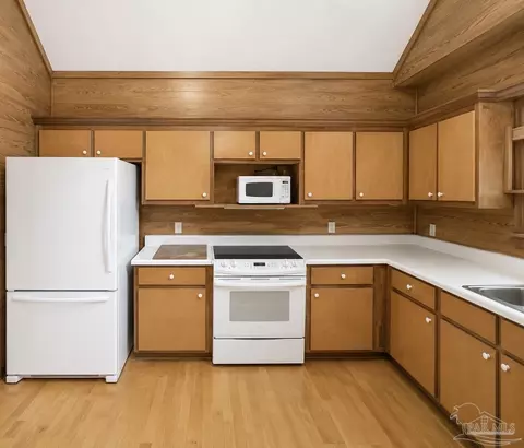 Kitchen - 5373 Fireside Ln, Milton, FL 32583 photo 2 of 3