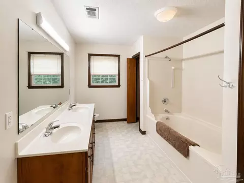 Bath - 5373 Fireside Ln, Milton, FL 32583 photo 1 of 1