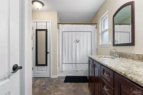 Bath - 3931 Andershot St, Pace, FL 32571 photo 2 of 4