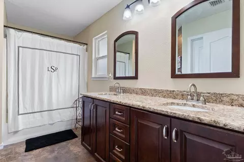 Bath - 3931 Andershot St, Pace, FL 32571 photo 1 of 4