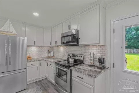 Kitchen - 4420 Mundy Ln, Pace, FL 32571 photo 5 of 6