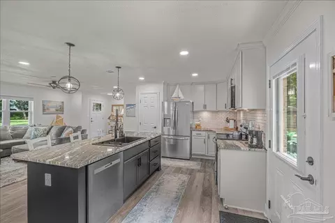 Kitchen - 4420 Mundy Ln, Pace, FL 32571 photo 4 of 6