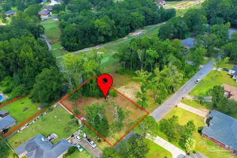 104 Par Ct, Crestview, FL 32536 photo 3