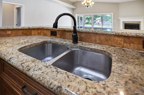 Kitchen - 3026 Killarney Dr, Pace, FL 32571 photo 4 of 8