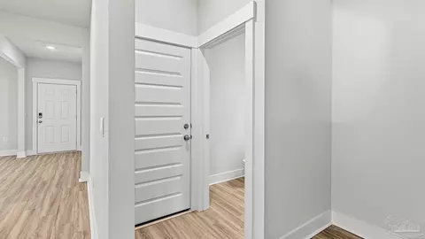 Entry Way - 5908 Tripletail Dr, Milton, FL 32583 photo 3 of 6