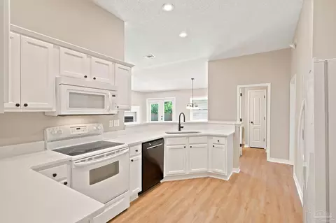 Kitchen - 4855 Broadleaf Dr, Pace, FL 32571 photo 4 of 4