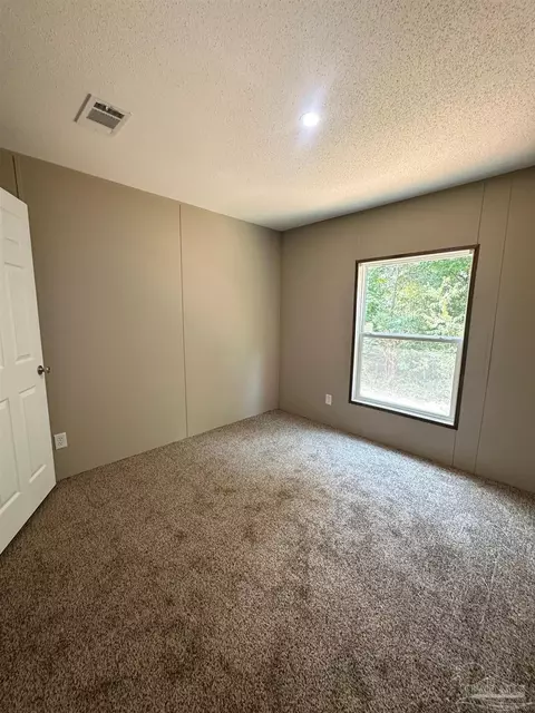 Bedroom - 5337 Old Oak Rd, Milton, FL 32583 photo 1 of 4