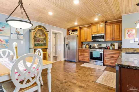 Kitchen - 7631 Petersen Pt Rd, Milton, FL 32583 photo 2 of 2