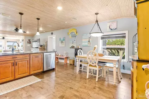 Dining - 7631 Petersen Pt Rd, Milton, FL 32583 photo 2 of 4