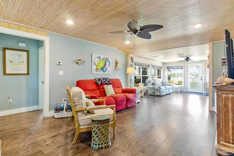 Living - 7631 Petersen Pt Rd, Milton, FL 32583 photo 5 of 6