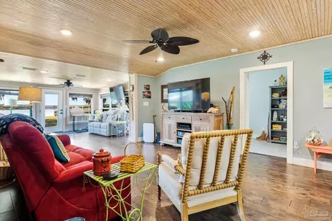 Living - 7631 Petersen Pt Rd, Milton, FL 32583 photo 6 of 6