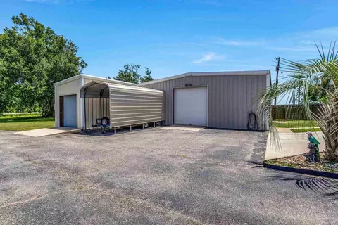 Exterior - 7631 Petersen Pt Rd, Milton, FL 32583 photo 9 of 18