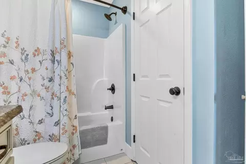 Bath - 7631 Petersen Pt Rd, Milton, FL 32583 photo 3 of 5
