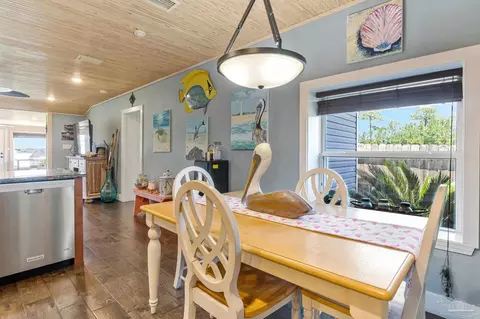 Dining - 7631 Petersen Pt Rd, Milton, FL 32583 photo 3 of 4