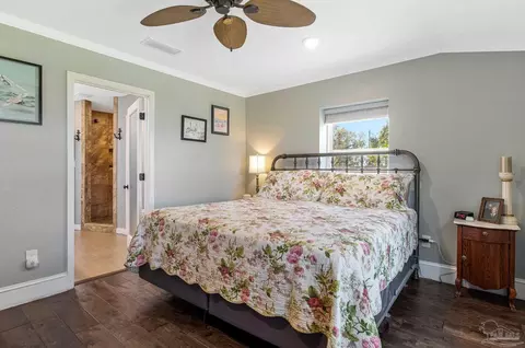 Bedroom - 7631 Petersen Pt Rd, Milton, FL 32583 photo 2 of 5