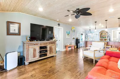Living - 7631 Petersen Pt Rd, Milton, FL 32583 photo 3 of 6