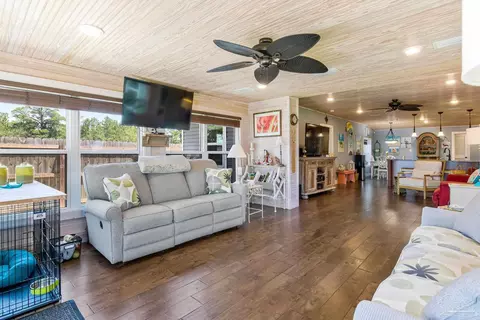 Living - 7631 Petersen Pt Rd, Milton, FL 32583 photo 2 of 6